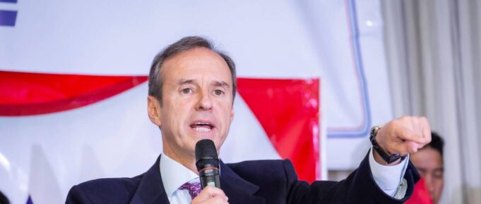 QUIROGA AFIRMA QUE ENCUESTA DEL BLOQUE DE UNIDAD ES “ILEGAL” Y “PAGADA POR UNA SOLA PARTE”