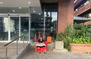 HUELGA DE HAMBRE ANTE LA INACCIÓN DE LA GOBERNACIÓN: EXIGEN DESEMBOLSO DE BECAS ALIMENTICIAS