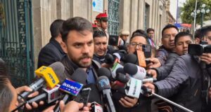 DEL CASTILLO CONFIRMA INVESTIGACIÓN A TRES POLICÍAS POR MUERTE DE DIRIGENTE EN EL CHAPARE