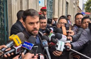 DEL CASTILLO CONFIRMA INVESTIGACIÓN A TRES POLICÍAS POR MUERTE DE DIRIGENTE EN EL CHAPARE