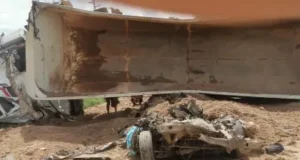 VIDEO: AL MENOS 10 MUERTOS POR CHOQUE ENTRE VOLQUETA Y MINIBUS CON PASAJEROS EN SAN JULIAN