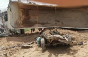 VIDEO: AL MENOS 10 MUERTOS POR CHOQUE ENTRE VOLQUETA Y MINIBUS CON PASAJEROS EN SAN JULIAN