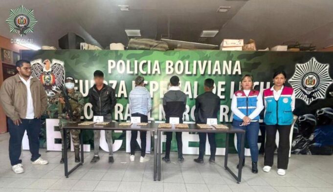 CUATRO APREHENDIDOS, ENTRE ELLOS TRES MENORES, CON 361 CÁPSULAS DE COCAÍNA EN LA CARRETERA BIOCEÁNICA