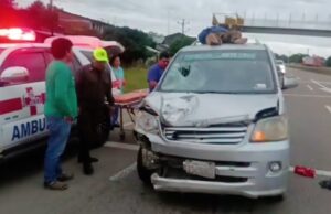 VIDEO: ATROPELLÓ A UN MOTOCICLISTA Y CUANDO ESCAPABA SE DIÓ CUENTA QUE EL HERIDO ESTABA EN EL TECHO DE SU VEHÍCULO