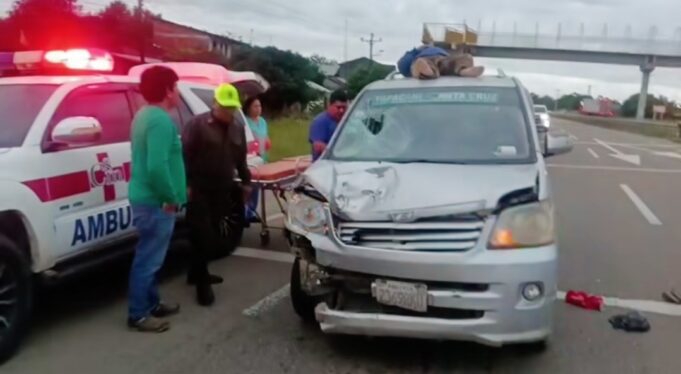VIDEO: ATROPELLÓ A UN MOTOCICLISTA Y CUANDO ESCAPABA SE DIÓ CUENTA QUE EL HERIDO ESTABA EN EL TECHO DE SU VEHÍCULO