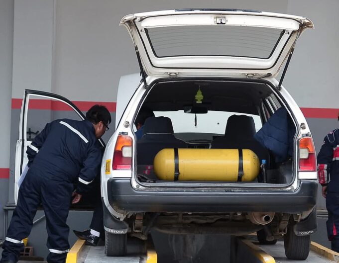 AUTOS A GNV PAGARÁN EL COMBUSTIBLE A PRECIO INTERNACIONAL CUANDO SUPEREN LÍMITE AUTORIZADO