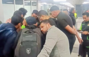 VIDEO: “SEGUIMOS SECUESTRADOS” AFIRMA EL ENCARGADO DE SEGURIDAD DE LA SELECCIÓN BOLIVIANA EN VENEZUELA