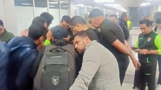 VIDEO: “SEGUIMOS SECUESTRADOS” AFIRMA EL ENCARGADO DE SEGURIDAD DE LA SELECCIÓN BOLIVIANA EN VENEZUELA