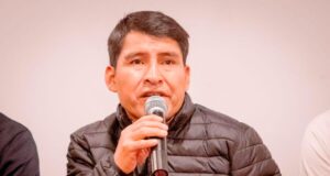 GOBERNADOR DE CHUQUISACA CAE DEL SEGUNDO PISO DE UNA VIVIENDA Y ES OPERADO DE EMERGENCIA, SU ESTADO ES CRÍTICO