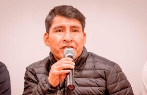 GOBERNADOR DE CHUQUISACA CAE DEL SEGUNDO PISO DE UNA VIVIENDA Y ES OPERADO DE EMERGENCIA, SU ESTADO ES CRÍTICO