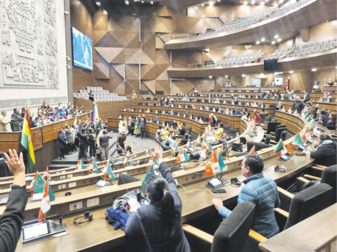 DIPUTADOS APRUEBAN DOS CRÉDITOS INTERNACIONALES POR $US 160 MILLONES TRAS EXTENSA SESIÓN