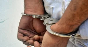 MUJER PIERDE UN DEDO AL SALVAR A SU SOBRINO DE SER RAPTADO