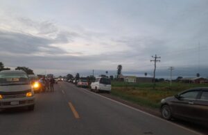 BLOQUEOS EN PAILÓN Y SAN JULIÁN EXIGEN RENUNCIA DE LUIS ARCE POR CRISIS ECONÓMICA