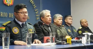 FUERZAS ARMADAS DESCARTAN FRACTURA INTERNA Y RATIFICAN SU COMPROMISO CON LA CONSTITUCIÓN Y LA ESTABILIDAD DEL ESTADO