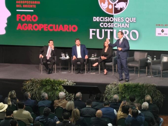CANDIDATOS PRESIDENCIALES PACTAN CON EL SECTOR AGROPECUARIO Y PROMETEN GOBERNABILIDAD AL GANADOR DE LAS ELECCIONES