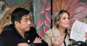 CONFLICTO POR CURULES EN EL CONCEJO MUNICIPAL DE SANTA CRUZ ESCALA A LA FISCALÍA: ALCÓCER Y MUCARZEL DENUNCIARÁN AL TED