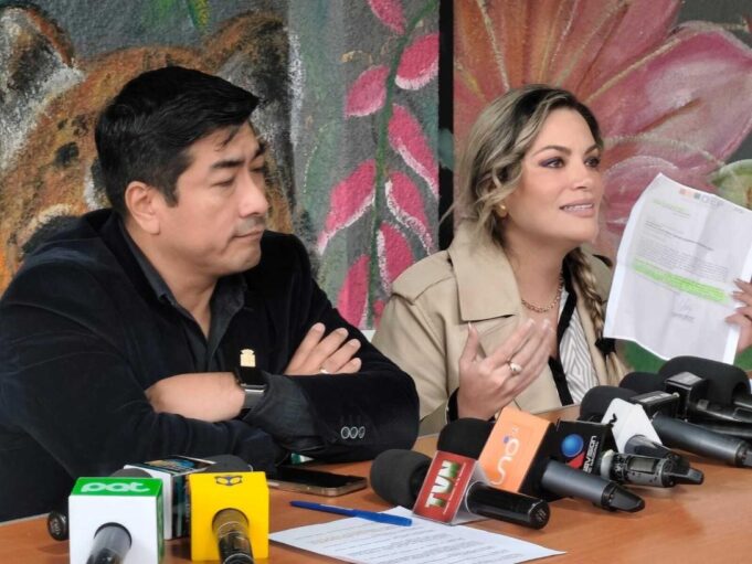 CONFLICTO POR CURULES EN EL CONCEJO MUNICIPAL DE SANTA CRUZ ESCALA A LA FISCALÍA: ALCÓCER Y MUCARZEL DENUNCIARÁN AL TED