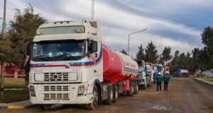YPFB EJECUTA PLAN DE ABASTECIMIENTO DE COMBUSTIBLES, PERO BLOQUEOS COMPLICAN LA DISTRIBUCIÓN EN EL PAÍS