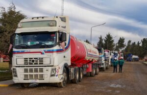 YPFB EJECUTA PLAN DE ABASTECIMIENTO DE COMBUSTIBLES, PERO BLOQUEOS COMPLICAN LA DISTRIBUCIÓN EN EL PAÍS