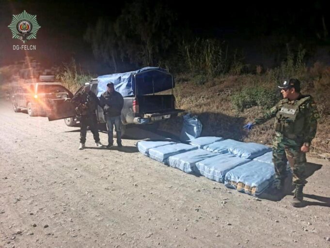 FELCN DECOMISA MÁS DE 230 PAQUETES DE MARIHUANA EN VINTO Y APREHENDE AL CONDUCTOR DE UNA CAMIONETA