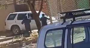 VIOLENTO INTENTO DE ROBO EN COCHABAMBA DEJA A UNA MUJER HERIDA Y DESATA PERSECUCIÓN POLICIAL