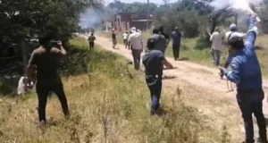 DENUNCIAN VIOLENTO AVASALLAMIENTO ARMADO EN EL PREDIO SANTA RITA: PROPIETARIO Y TRABAJADORES RETENIDOS