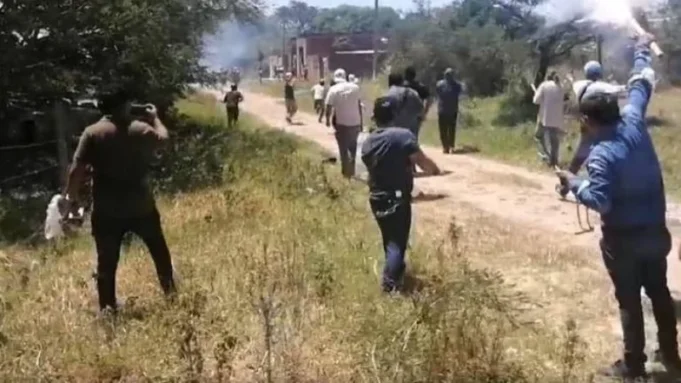 DENUNCIAN VIOLENTO AVASALLAMIENTO ARMADO EN EL PREDIO SANTA RITA: PROPIETARIO Y TRABAJADORES RETENIDOS