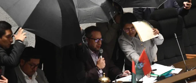 GRITOS, AGRESIONES Y PROTESTAS EN LA CÁMARA DE DIPUTADOS DURANTE EL DEBATE DEL CONTRATO DE LITIO