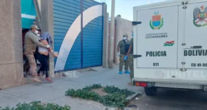 DISCUSIÓN DE PAREJA TERMINA EN TRAGEDIA EN COCHABAMBA: HOMBRE MUERE APUÑALADO FRENTE A SUS HIJOS