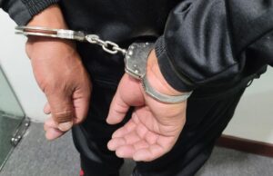 ORDENAN DETENCIÓN PREVENTIVA PARA HOMBRE QUE RETUVO A SU HIJASTRA 10 MESES HACIÉNDOLA PASAR POR SU PAREJA