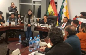 SESIÓN POR CONTRATO CON URANIUM ONE ES INTERRUMPIDA ENTRE TENSIONES Y OPOSICIÓN ADVIERTE VIGILIA PERMANENTE