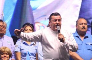 JHONNY FERNÁNDEZ CIERRA CAMPAÑA EN SANTA CRUZ SIN PRESENTAR A SU CANDIDATO A VICEPRESIDENCIA