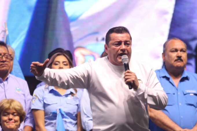 JHONNY FERNÁNDEZ CIERRA CAMPAÑA EN SANTA CRUZ SIN PRESENTAR A SU CANDIDATO A VICEPRESIDENCIA