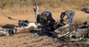 AVIONETA CALCINADA CON DOS CUERPOS EN SU INTERIOR ES HALLADA EN SANTA CRUZ