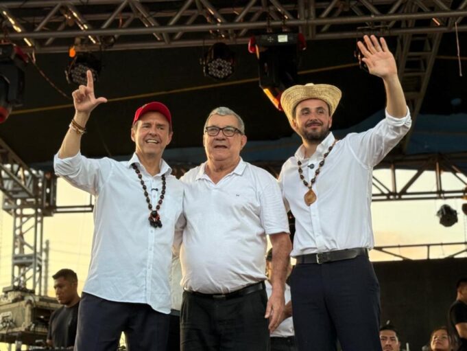 LEOPOLDO FERNÁNDEZ REAPARECE EN CAMPAÑA Y APOYA A TUTO QUIROGA RUMBO A LAS ELECCIONES GENERALES