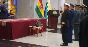 ARCE POSESIONA A CINCO NUEVAS AUTORIDADES DEL ALTO MANDO MILITAR A TRES DÍAS DE LAS ELECCIONES
