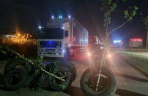 BLOQUEO EN LA CARRETERA BIOCEÁNICA: POBLADORES DE ROBORÉ EXIGEN AUDITORÍA A COOPERATIVA DE AGUA