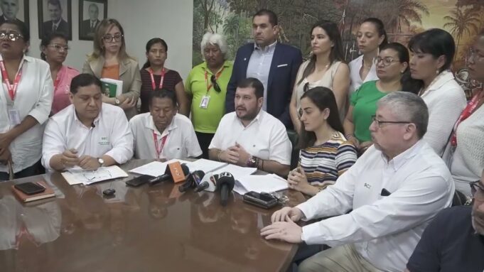 PACIENTES RENALES Y AUTORIDADES CRUCEÑAS PRESENTAN ACCIÓN DE LIBERTAD CONTRA EL PRESIDENTE ARCE Y SUS MINISTROS