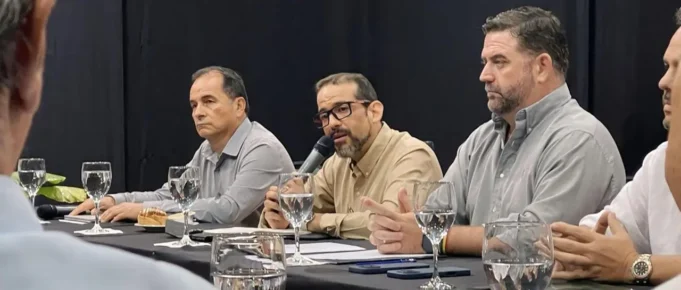 CAMACHO EXIGE DEFINICIÓN A RODRIGO PAZ SOBRE DEMANDAS DEL SECTOR PRODUCTIVO