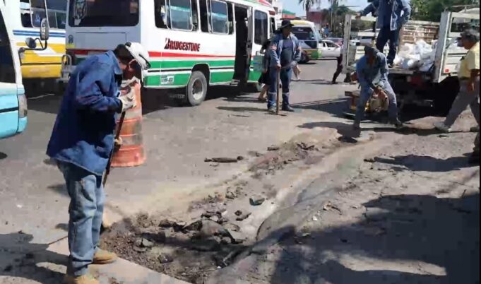 ALCALDÍA DE SANTA CRUZ INICIA PLAN DE BACHEO Y ANUNCIA LIMPIEZA DE CANALES DE DRENAJE