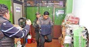 DETENCIÓN DOMICILIARIA PARA EXGERENTE Y EXFUNCIONARIA DE EMAPA EN MEDIO DE PROTESTAS DE LA FISCALÍA Y EL MINISTERIO DE JUSTICIA