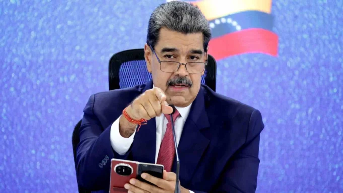 VENEZUELA ENCENDIÓ ANTICIPADAMENTE LA NAVIDAD EN MEDIO DE TENSIONES CON ESTADOS UNIDOS