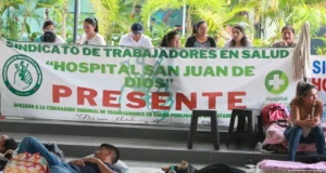 TRABAJADORES DE SALUD INICIAN PARO DE 72 HORAS Y MOVILIZACIONES EN DEMANDA DE SALARIOS Y CONTRATOS PENDIENTES