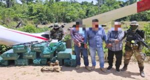 POLICÍA INTERCEPTA AVIONETA CON COCAÍNA EN VILLA TUNARI TRAS ENFRENTAMIENTO ARMADO