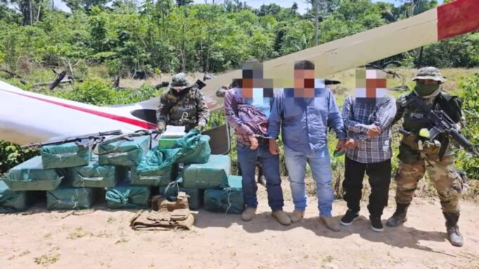POLICÍA INTERCEPTA AVIONETA CON COCAÍNA EN VILLA TUNARI TRAS ENFRENTAMIENTO ARMADO