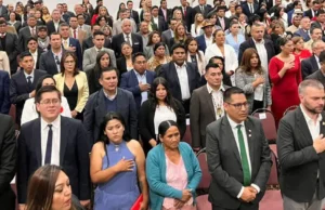 TSE ENTREGA CREDENCIALES A LEGISLADORES ELECTOS Y EL PDC SE REÚNE CON EL VICEPRESIDENTE ELECTO LARA