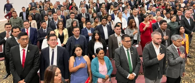 TSE ENTREGA CREDENCIALES A LEGISLADORES ELECTOS Y EL PDC SE REÚNE CON EL VICEPRESIDENTE ELECTO LARA