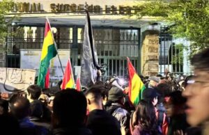 PROTESTAS EN LA PAZ: CIUDADANOS Y JÓVENES EXIGEN UNA AUDITORÍA AL BALOTAJE DEL DOMINGO