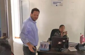 ARMIN DORGATHEN ACUDE A LA ADUANA EN SANTA CRUZ POR DENUNCIA DE SUPUESTO CONTRABANDO DE HIDROCARBUROS, PERO SE ACOGE AL SILENCIO