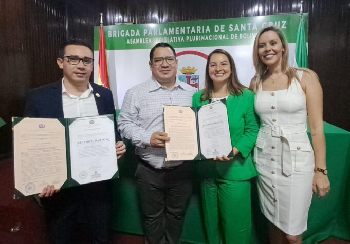 FISCAL GENERAL DEL ESTADO RECIBE DISTINCIÓN DE LA BRIGADA PARLAMENTARIA DE SANTA CRUZ POR SU TRAYECTORIA Y APORTE AL DESARROLLO DEL PAÍS